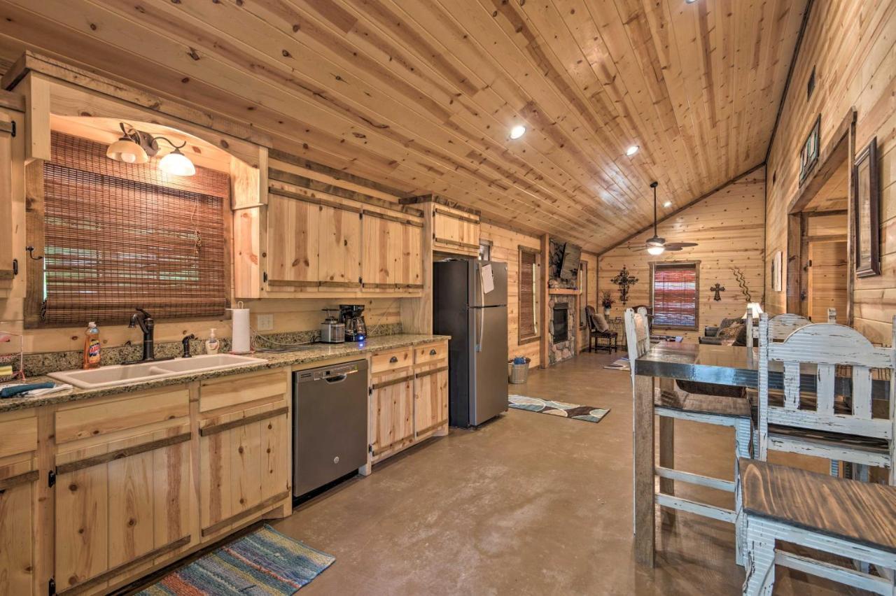 Cabin With Hot Tub - Near Broken Bow Lake And Hiking! المظهر الخارجي الصورة